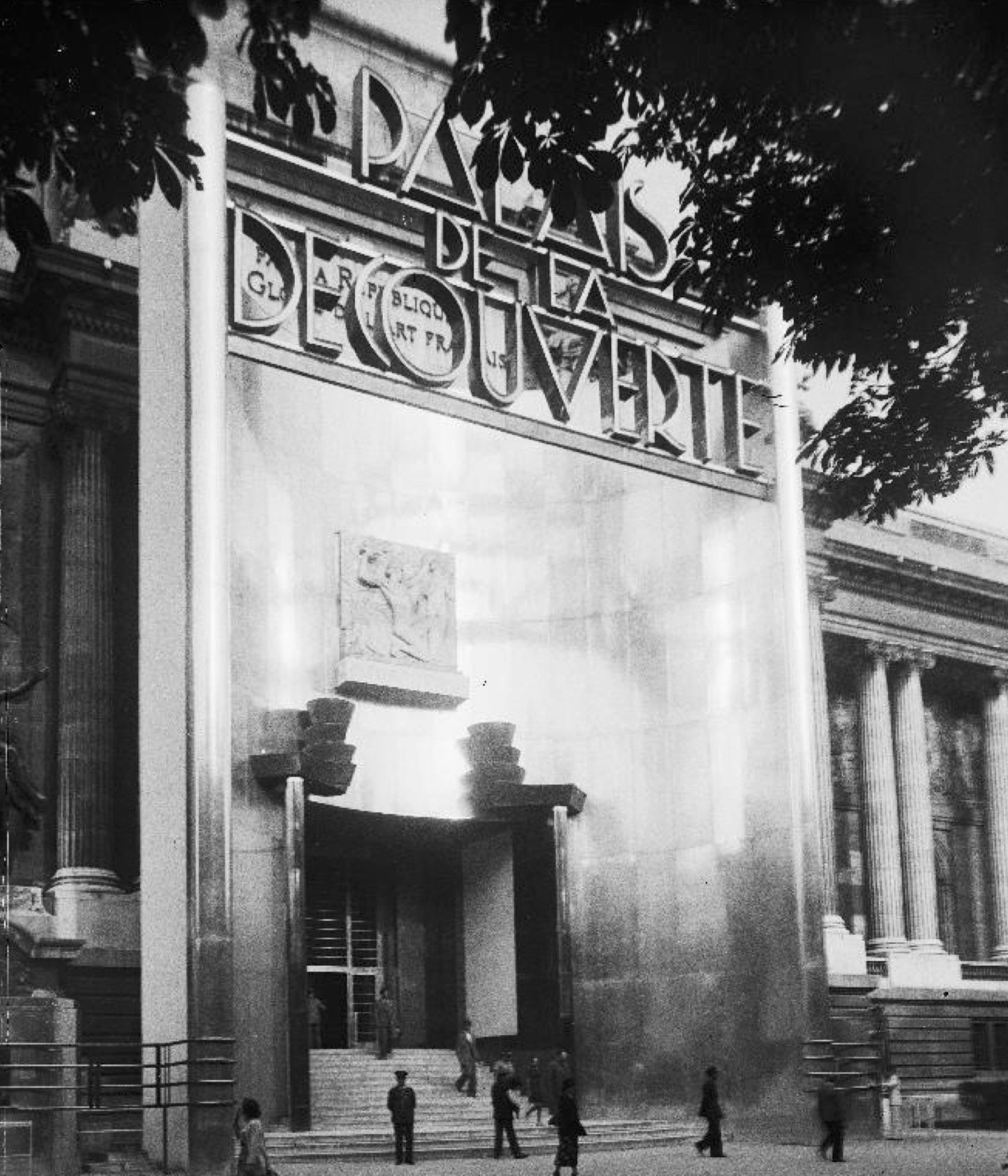 Entrada al Palais de la Découverte el 1937